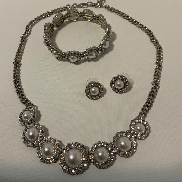 Necklace, Bracelet & Earrings Set - Picture 3 of 6